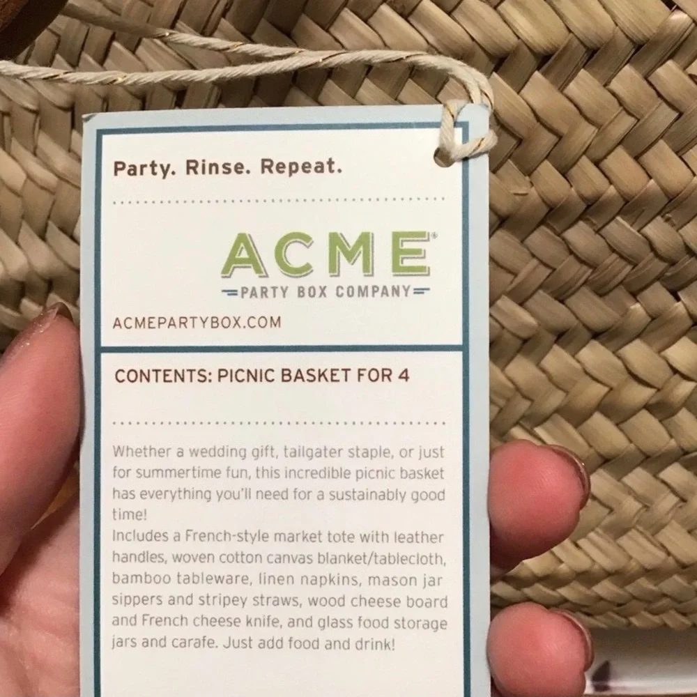 Exclusive, Picnic Basket from film Hot Pursuit 🎥 🧺 - Picture 4 of 5